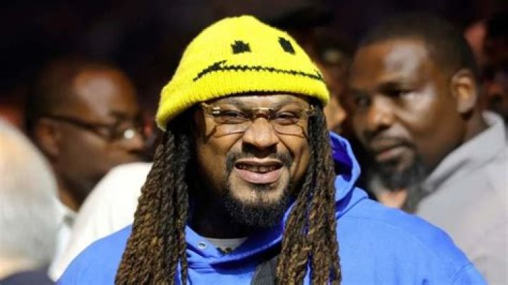 Marshawn Lynch Net Worth 2023, NFL Salary, Endorsements, Properties, Charities, etc