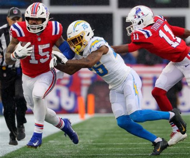 Ezekiel Elliott, Noah Brown, streamers and more |