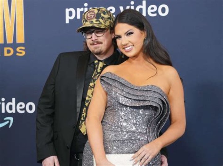 HARDY Wife: Is HARDY Married? ·