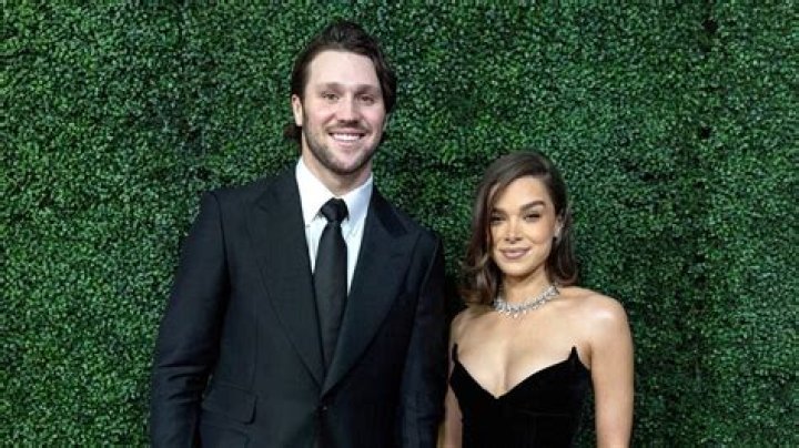 How Josh Gad And His Wife Found Love Through A Serendipitous Encounter