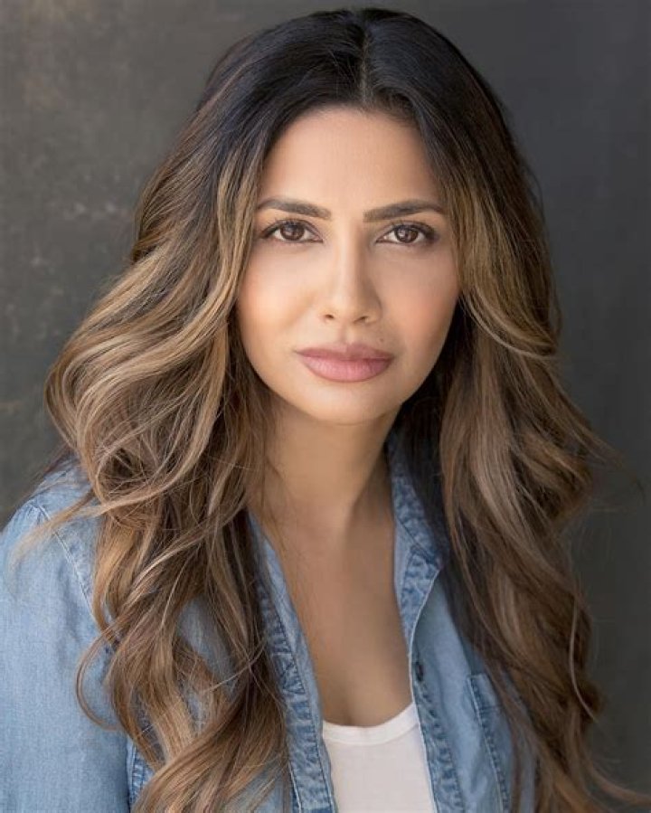 Nosheen Phoenix - ZingDash