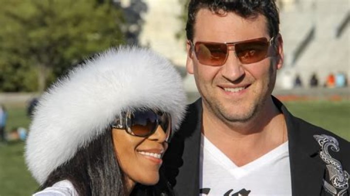 Dive Into Samira Frasch's Wikipedia