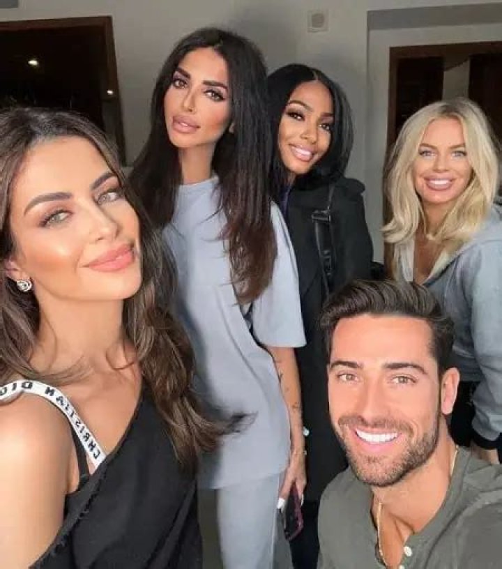 Sara Al Madani: Wiki, Bio, Age, Height, Family, Husband, Kids, Net-Worth