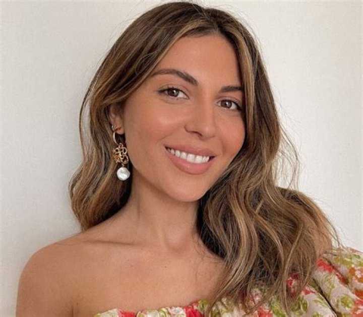 Sona Gasparian Husband, Married, Net Worth, Wiki, Makeup ·