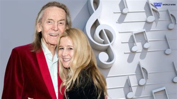 Tone Loc- Wiki, Height, Wife, Net Worth, Career ·