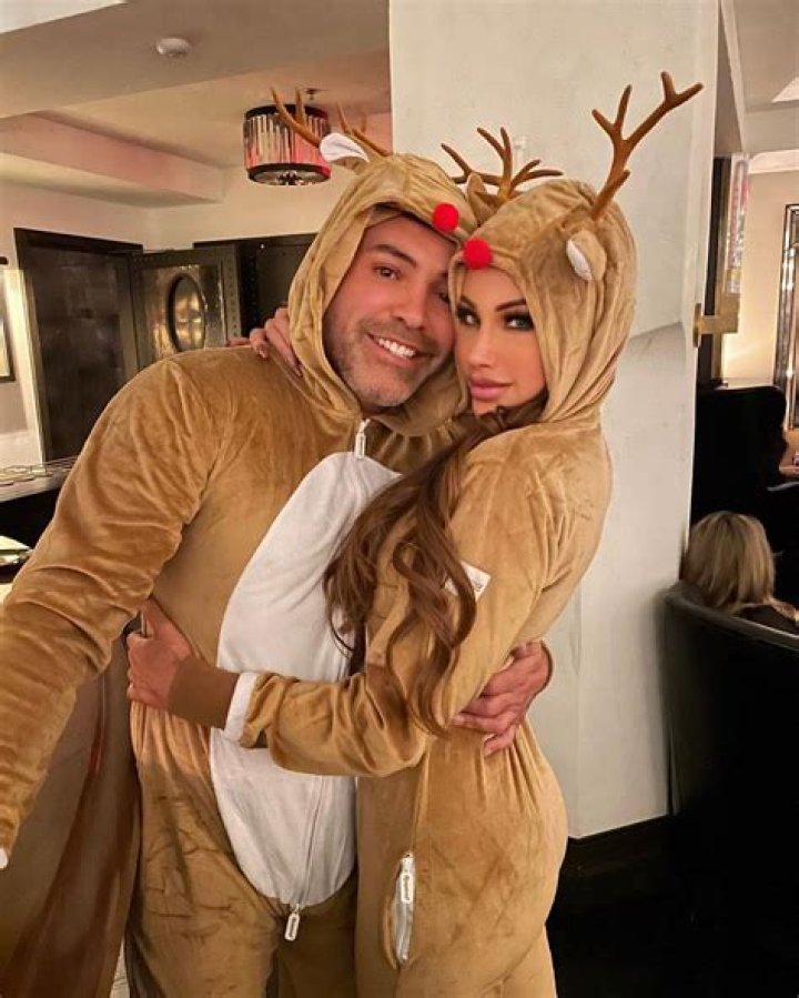 Uncover The Secrets Of Holly Sonders And Oscar De La Hoya's Enduring Love Story