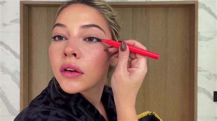 Unveiling The Secrets And Allure Of "Madelyn Cline Lips"