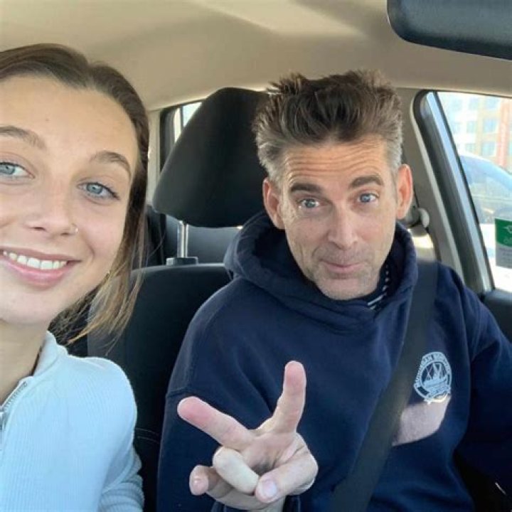 Who are Emma Chamberlains Parents? Emma Chamberlain Biography, Parents Name and More |